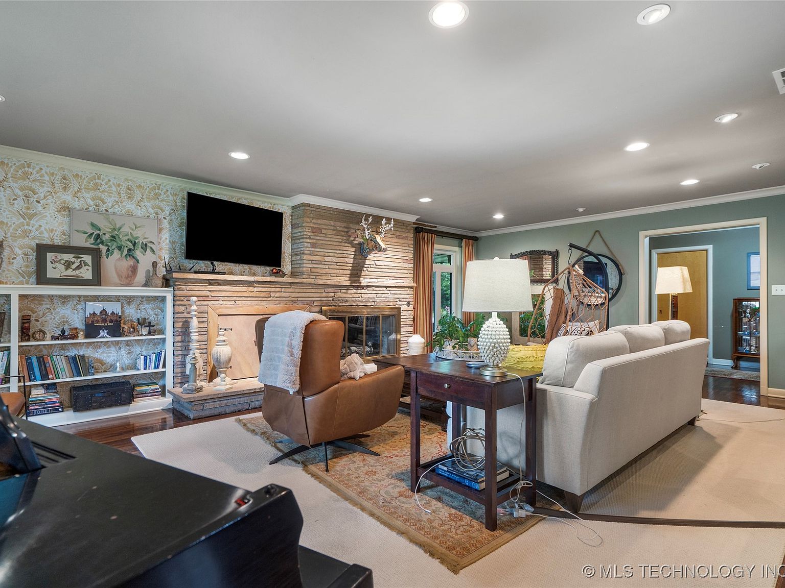 9402 E 16th St, Tulsa