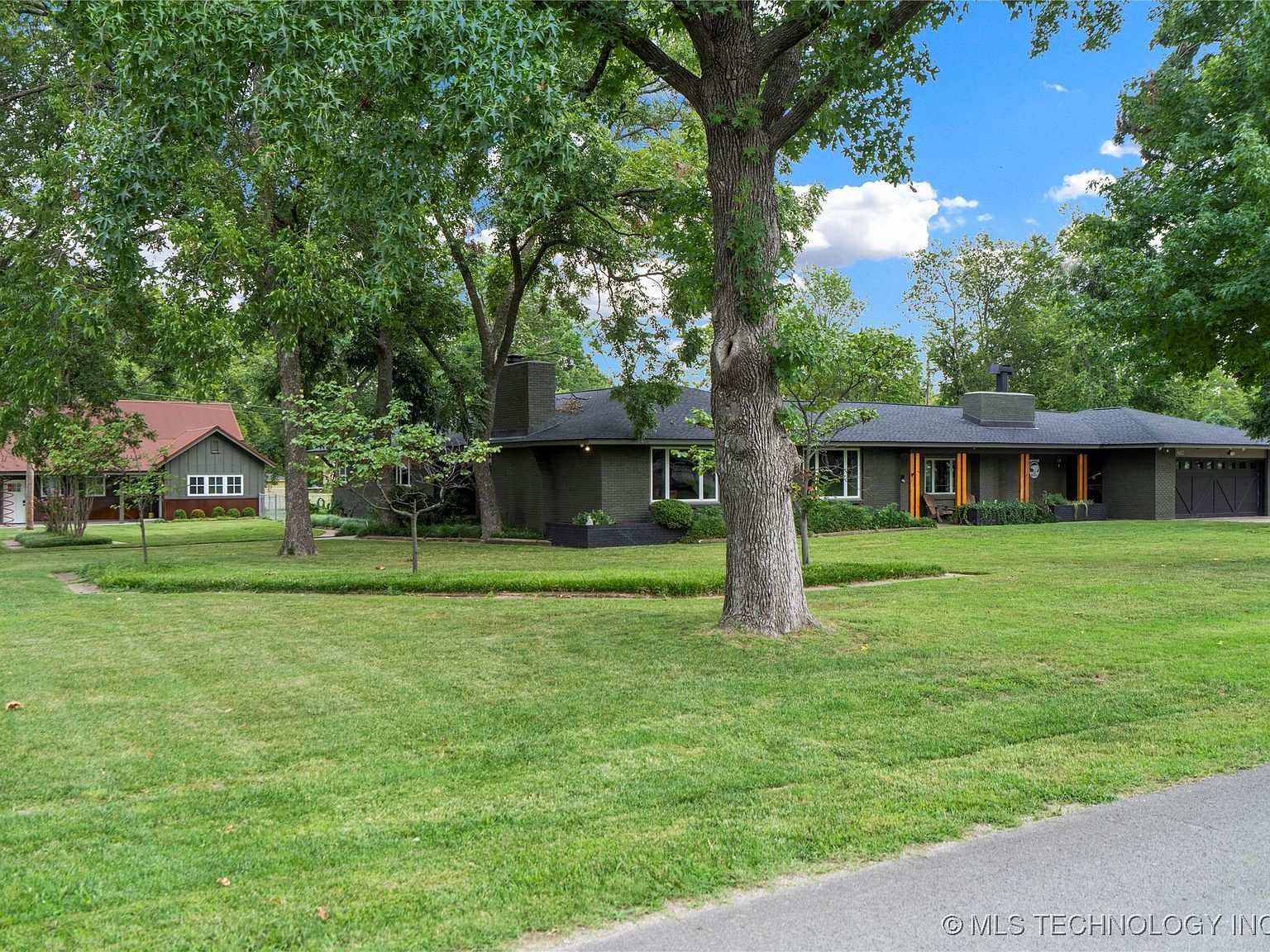 9402 E 16th St, Tulsa