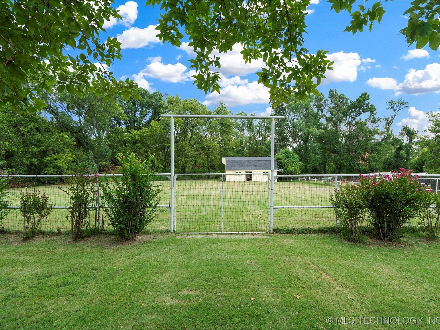 9402 E 16th St, Tulsa