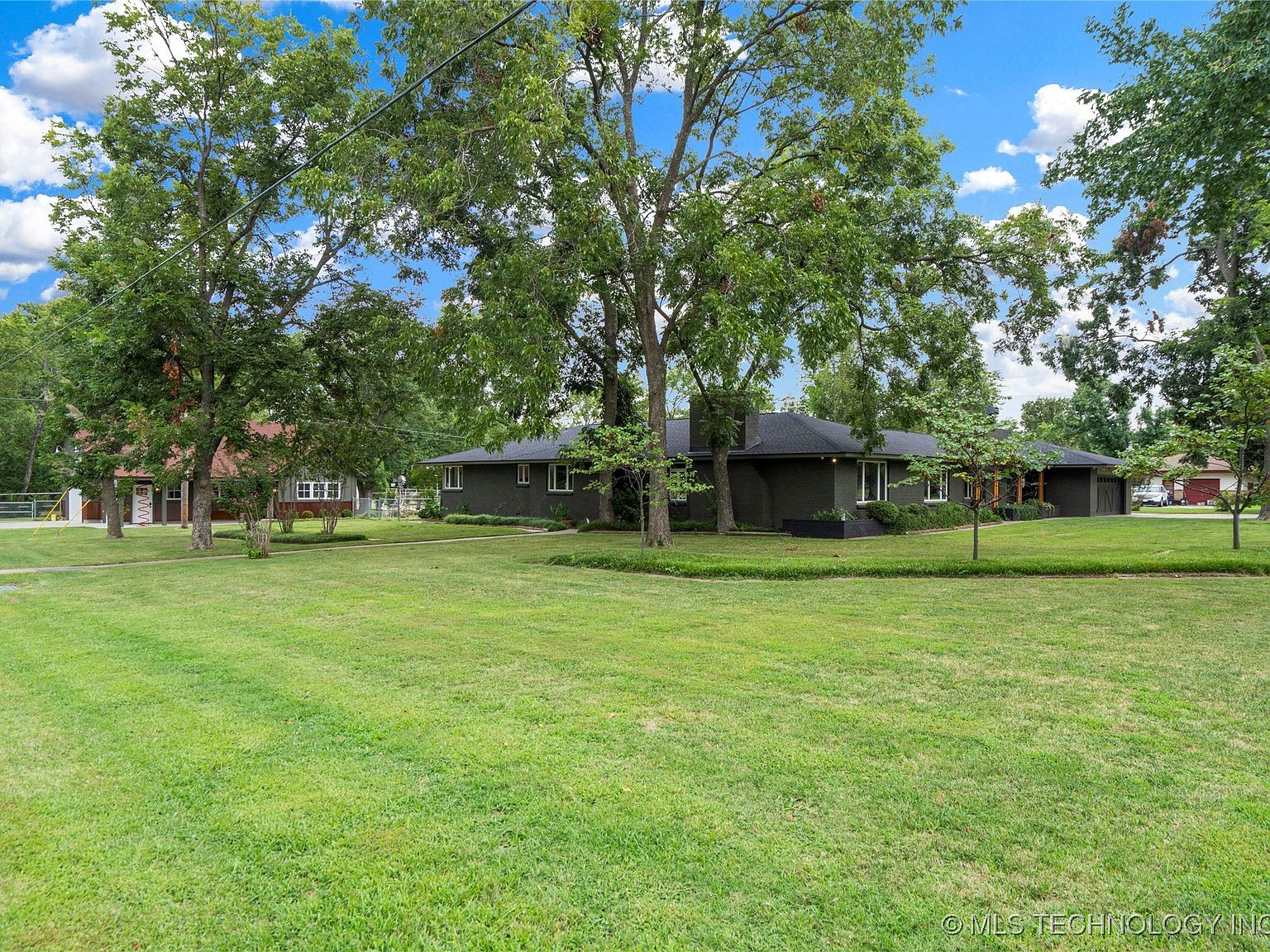 9402 E 16th St, Tulsa