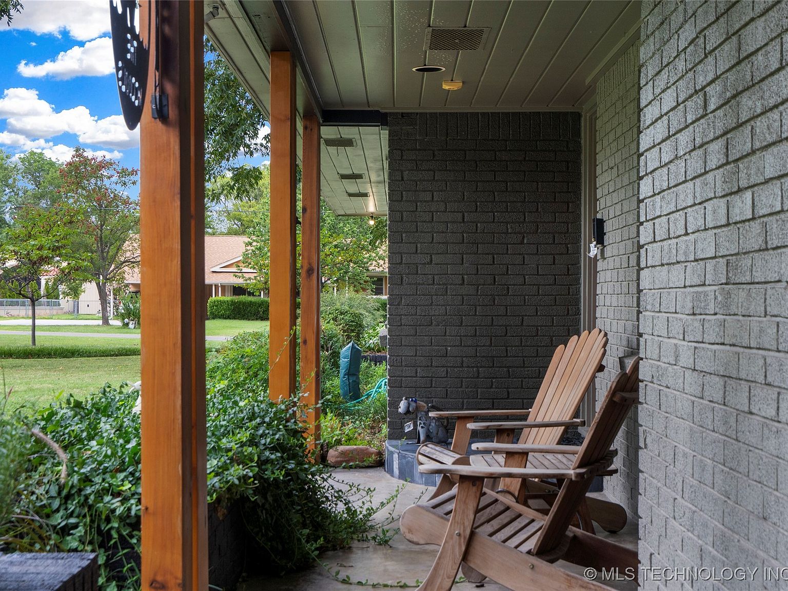 9402 E 16th St, Tulsa