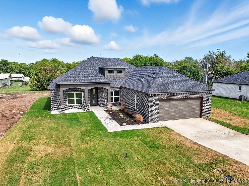 16103 E Oklahoma Pl, Tulsa