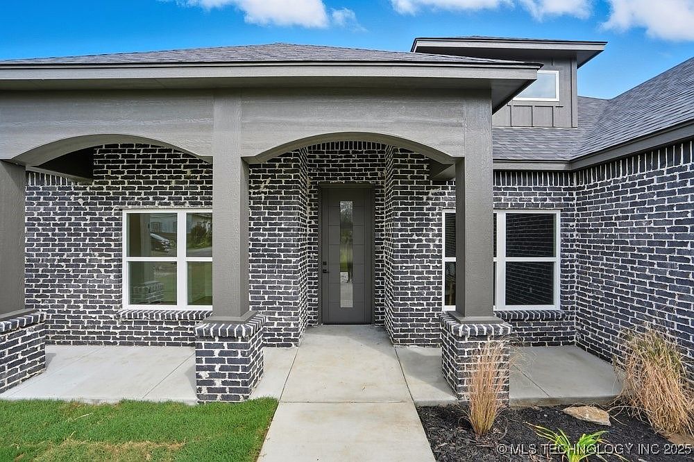 16103 E Oklahoma Pl, Tulsa