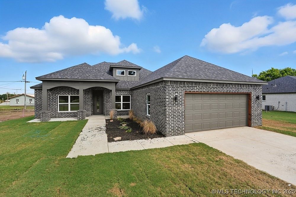 16103 E Oklahoma Pl, Tulsa