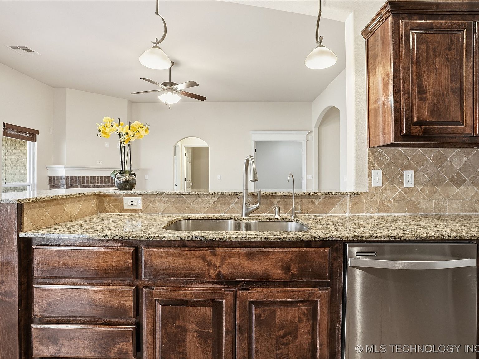 1809 W Woodbury St N, Broken Arrow