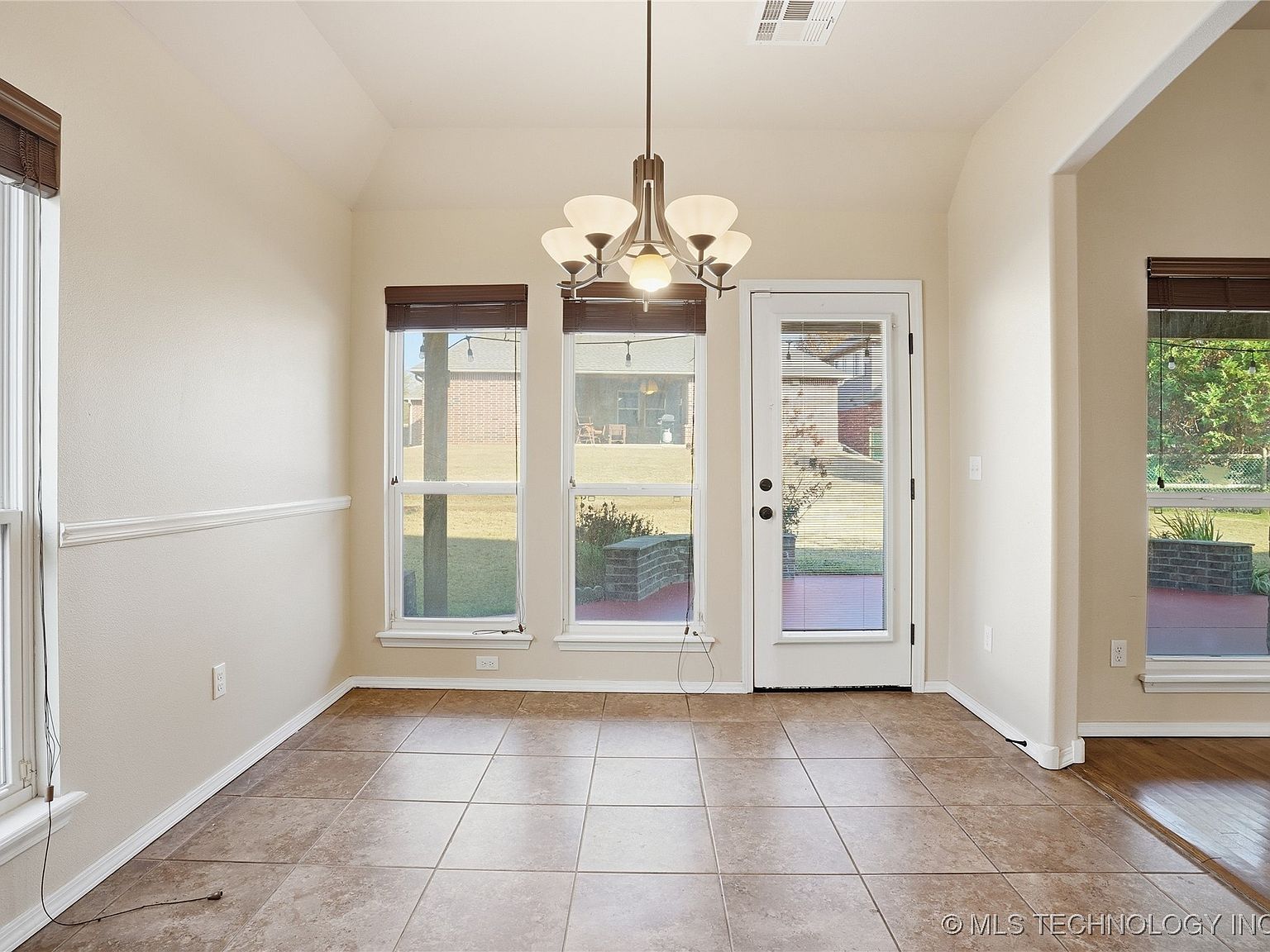 1809 W Woodbury St N, Broken Arrow