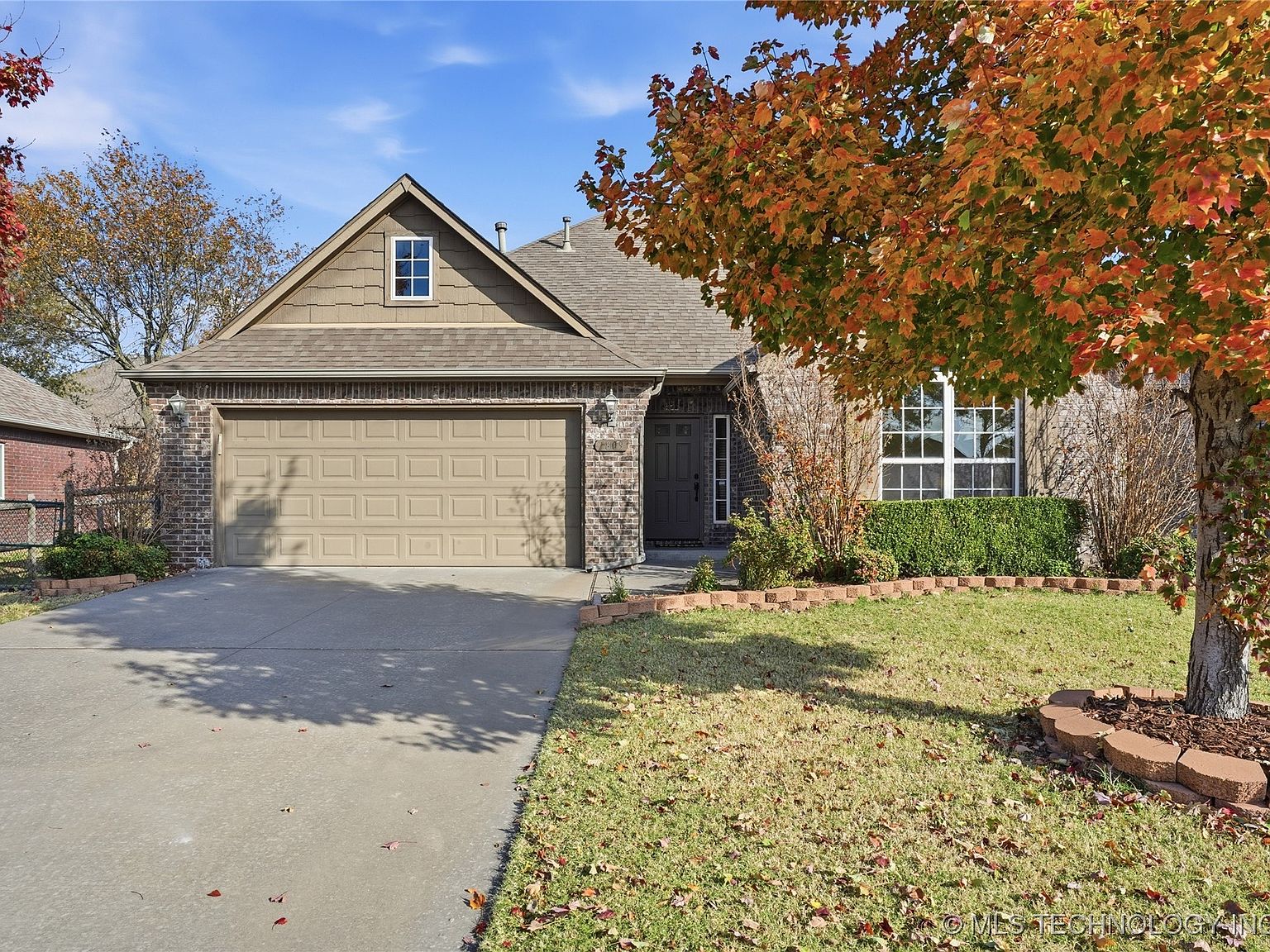 1809 W Woodbury St N, Broken Arrow